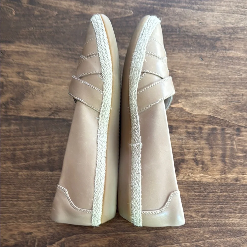 Collection by Clarks Women's Danelly Shine Sand Leather Flats Size 7 - Picture 6 of 7